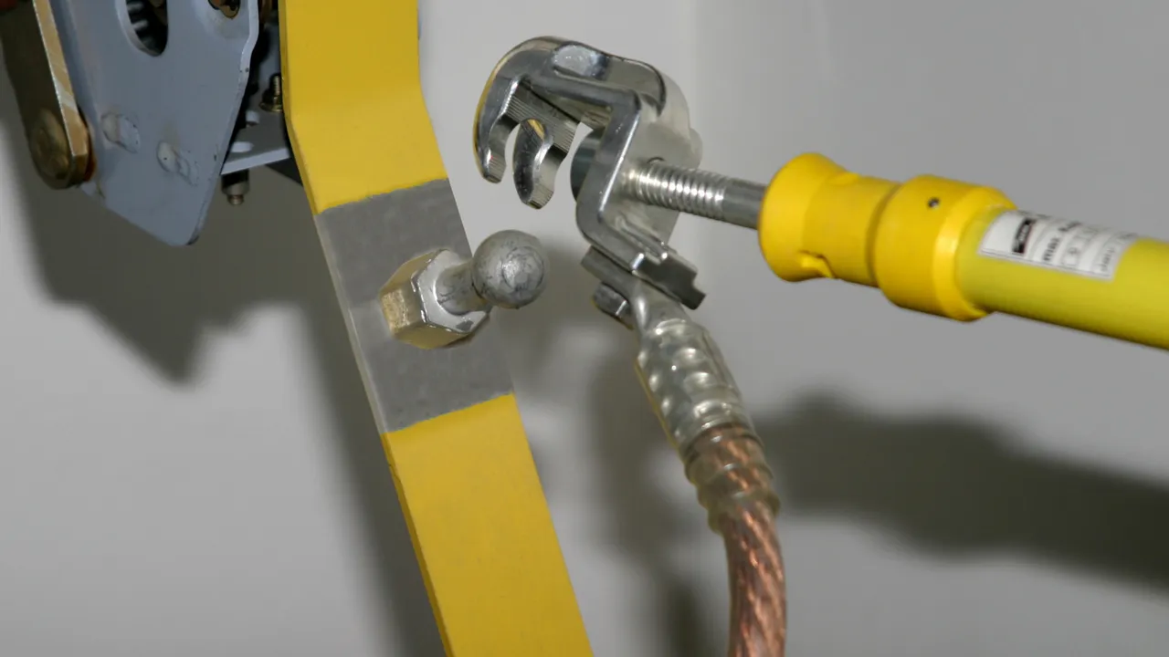 Phase Connecting Elements for Switchgear Installations | DEHN